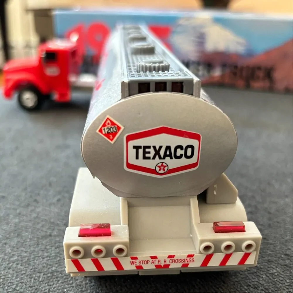 NEW 1975 Texaco Toy Tanker Truck with Sound and Lights 1995 Edition IN BOX